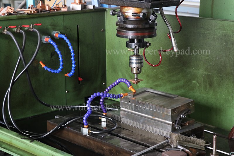 mold-making.jpg Formenbau.jpg